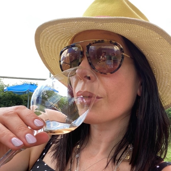 Meet your Posher, Gina - Picture 2 of 2